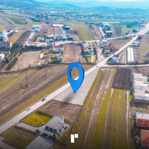 Parcelë në shitje!