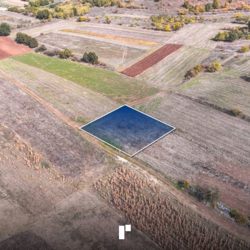 Parcelë në shitje!