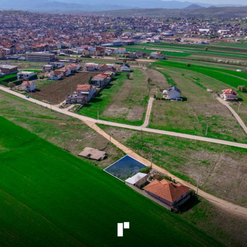 Parcelë në shitje!