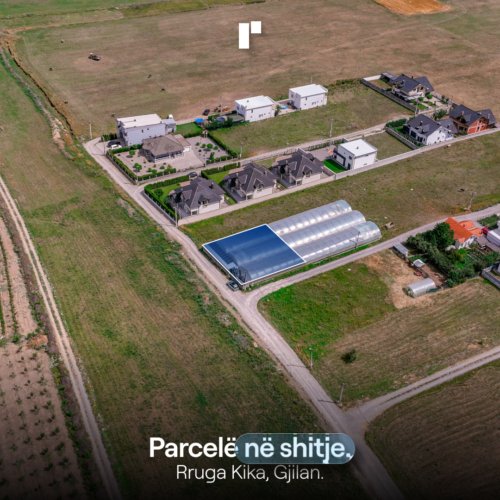 Parcelë në shitje!